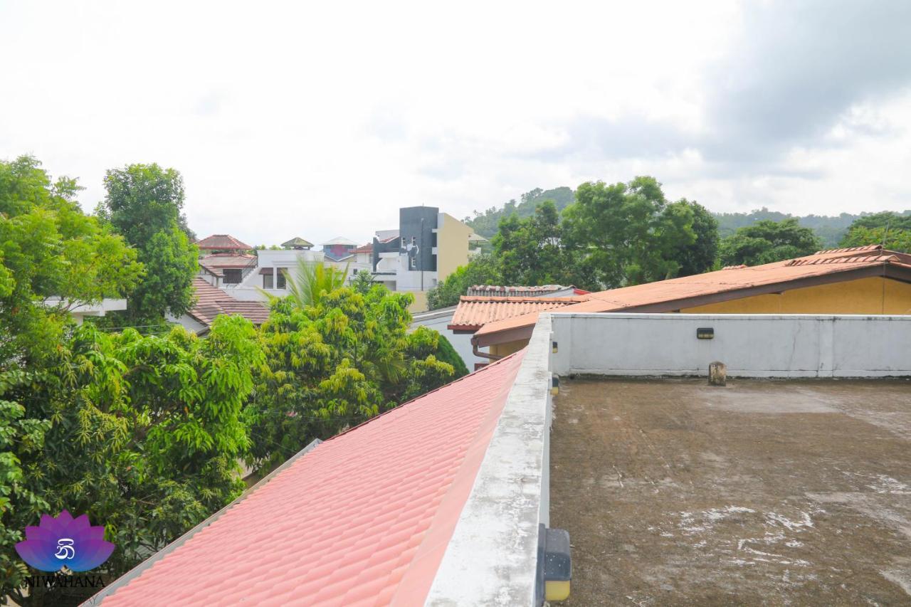Nivahana Homestay Kandy Bagian luar foto